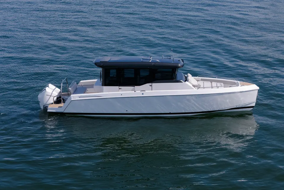 Schaefer V33 Cabin