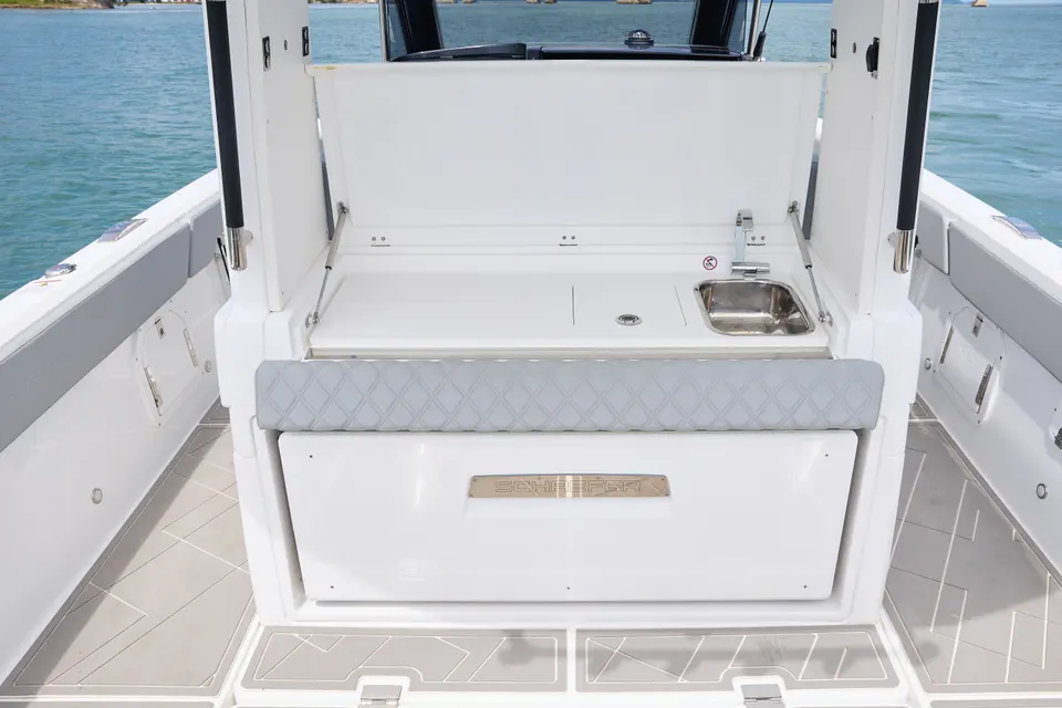 Schaefer V33 Sport Fish a bordo
