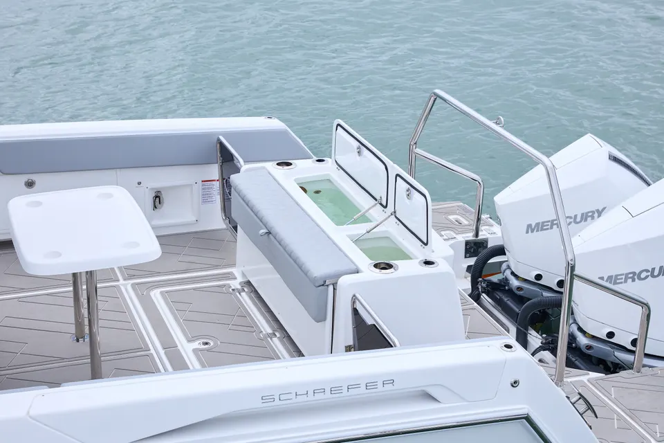 Schaefer V33 Sport Fish a bordo