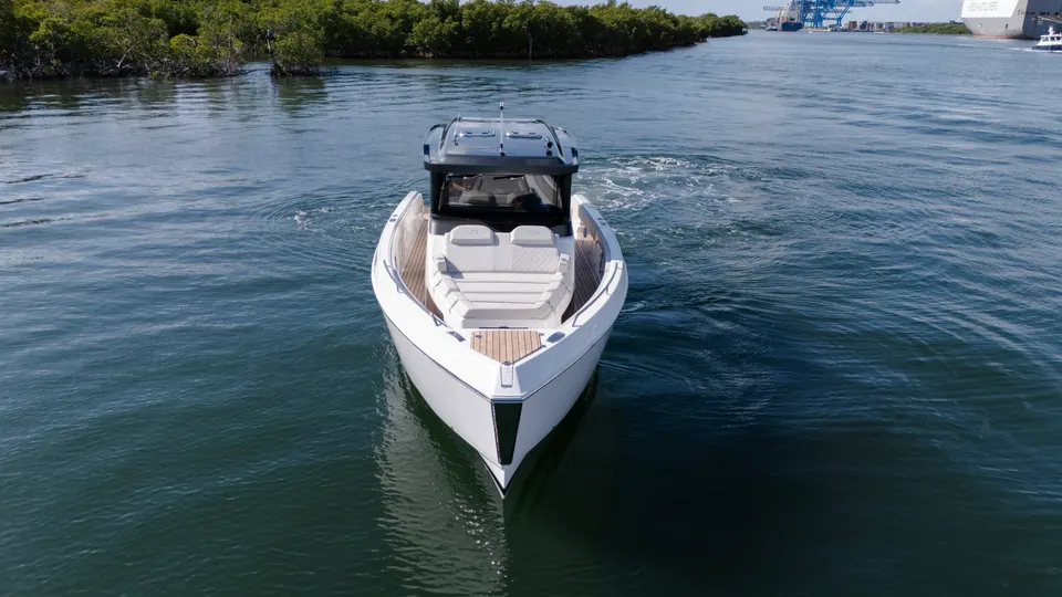 Schaefer V33 Cabin a bordo